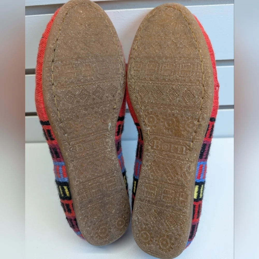 BORN Women’s Giselle Flat Shoes In Red Multi Aztec Size 8 Like New